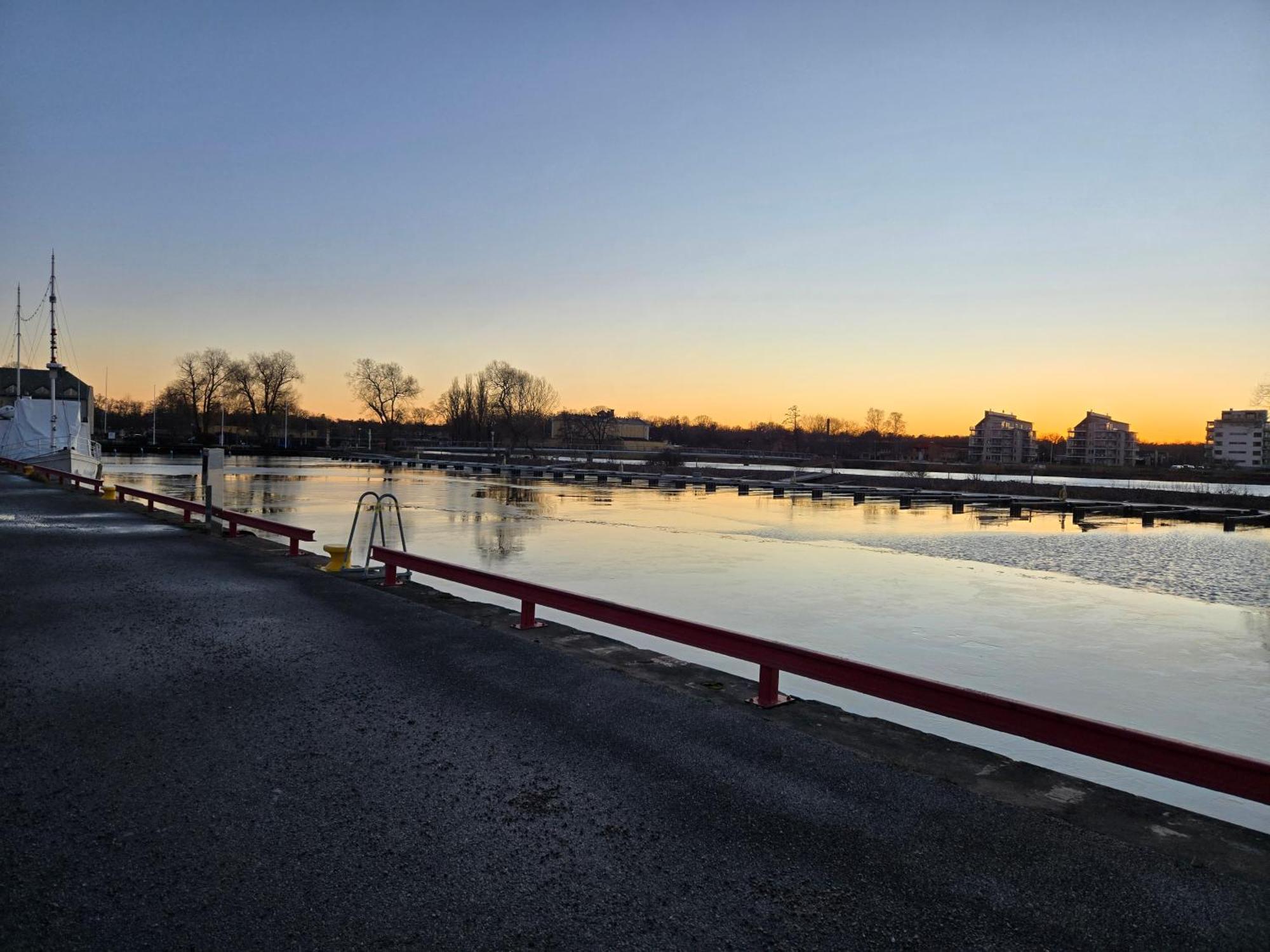 Vaenerport Lakefront Hotell Mariestad Kültér fotó